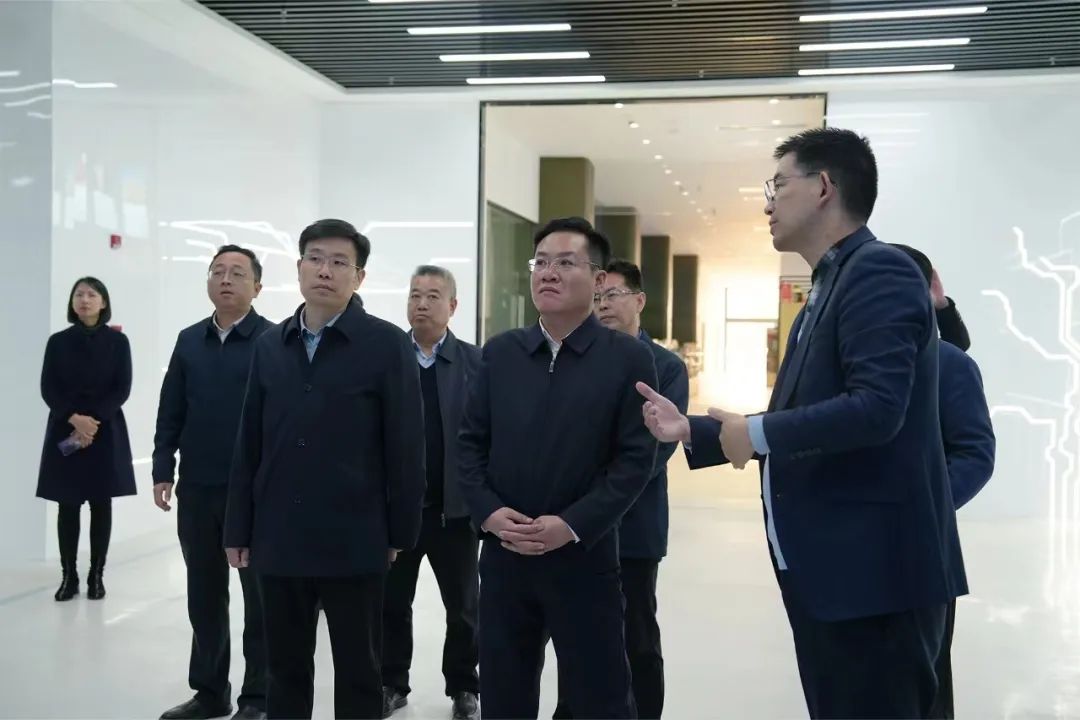 20231117莒南县委副书记-政法委书记程凯一行考察华东农产品交易中心.jpg